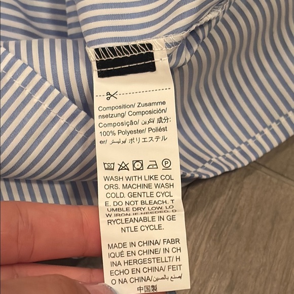 Women’s Striped V-Neck Ruffle Sleeve Top Size M - Picture 4 of 4